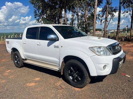 TOYOTA HILUX 3.0 SRV 4X4 CD 16V TURBO INTERCOOLER DIESEL 4P AUTOMÁTICO TOYOTA HILUX 3.0 SRV 4X4 CD 16V TURBO INTERCOOLER DIESEL 4P AUTOMÁTICO
